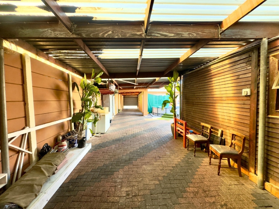 6 Bedroom Property for Sale in Steenberg Western Cape